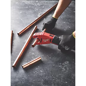 Milwaukee C12PC-201C 12V 1 x 2.0Ah Li-Ion RedLithium Cordless Pipe Cutter 4 Milwaukee C12PC-201C 12V 1 x 2.0Ah Li-Ion RedLithium Cordless Pipe Cutter - Image 4